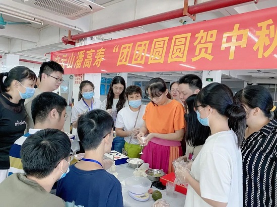 巧手做月餅 佳節(jié)共賞味——白云山潘高壽“團團圓圓賀中秋”冰皮月餅DIY活動溫馨落幕.jpg